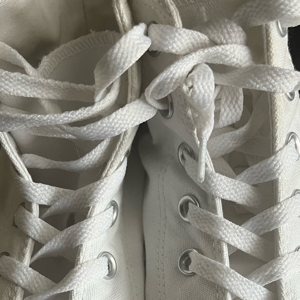 White converse hightop tennis